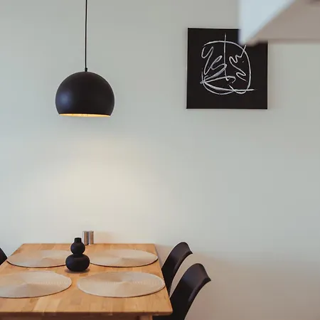 Apartment Stylish Downtown - Location & Parking