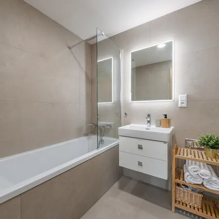 Stylish Downtown - Location & Parking Apartment *