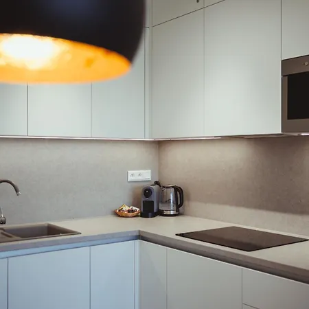 Stylish Downtown - Location & Parking Apartment