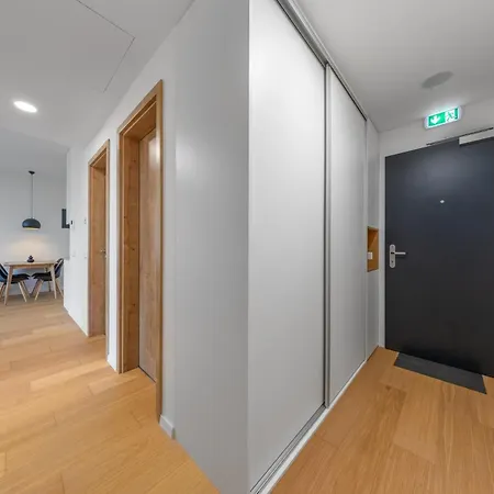 Pristavna Modern Apartment, Design & Parking, Appartement *