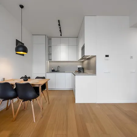 Pristavna Modern Apartment, Design & Parking, *