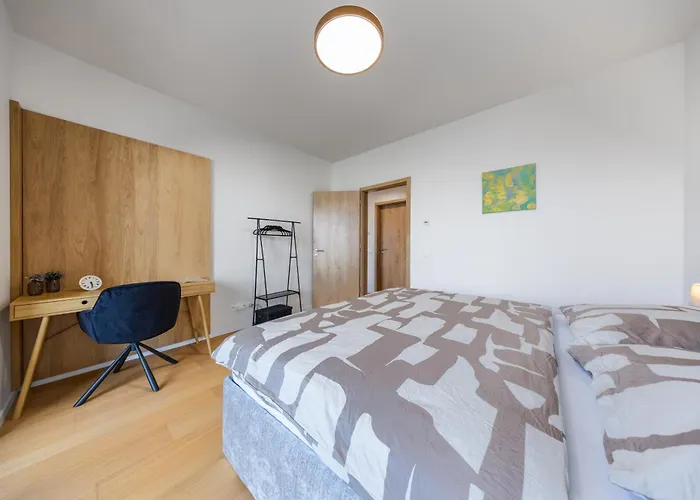 Pristavna Modern Apartment, Design & Parking,