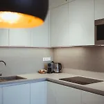 Pristavna Modern Apartment, Design & Parking, Apartment